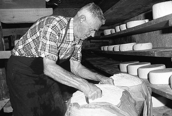 CASARO LAVORA IL FORMAGGIO UNA VOLTA